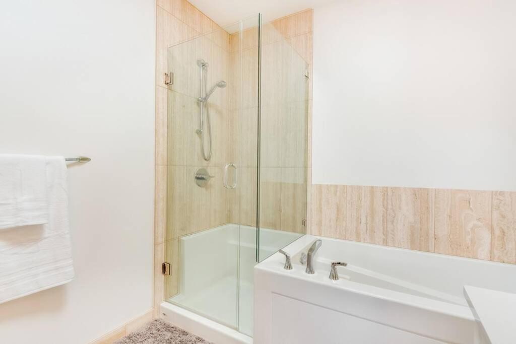 Cedar Hill Sunlit Stay - Bright Spacious & Modern Victoria Exterior photo
