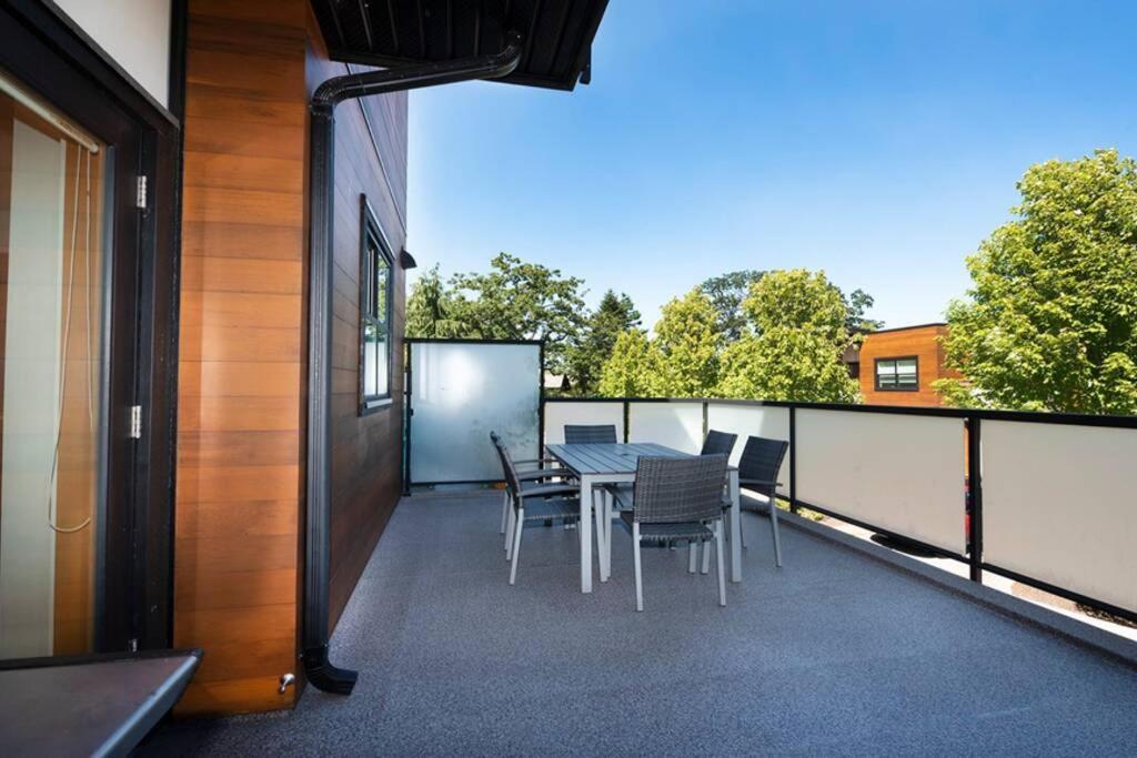 Cedar Hill Sunlit Stay - Bright Spacious & Modern Victoria Exterior photo