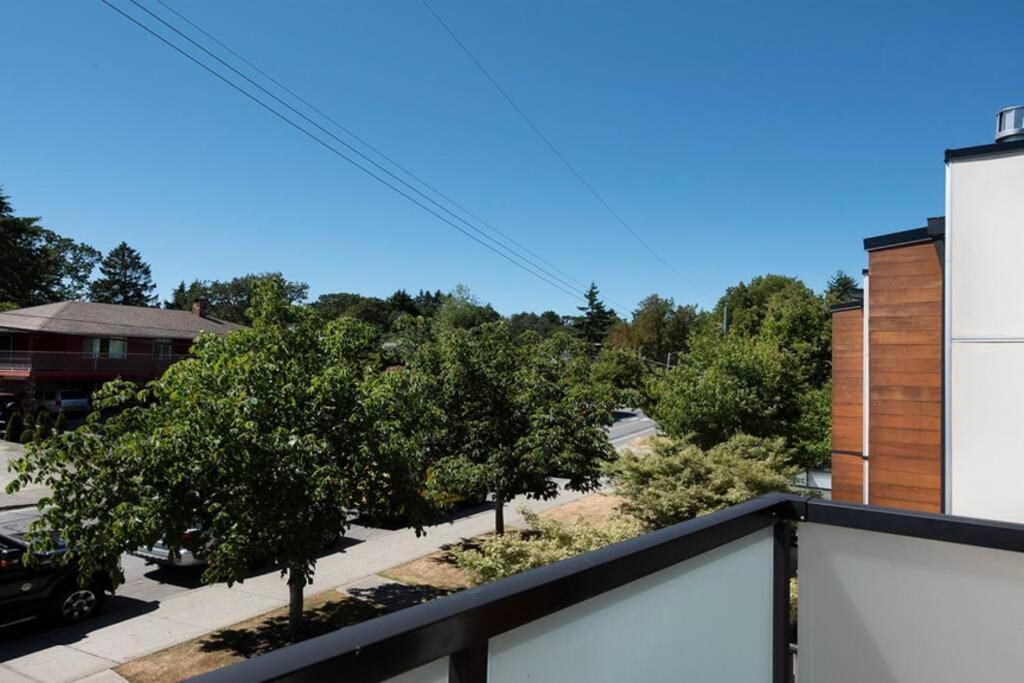 Cedar Hill Sunlit Stay - Bright Spacious & Modern Victoria Exterior photo